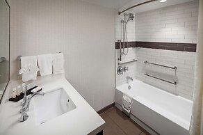 Embassy Suites by Hilton Tysons Corner