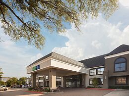 Holiday Inn Express & Suites Irving Dfw Airport North by IHG