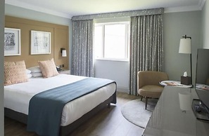 Bush Hotel Farnham