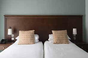 Bush Hotel Farnham