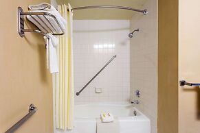 Days Inn by Wyndham Fontana / Rialto