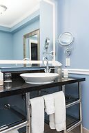 Portofino Hotel & Marina