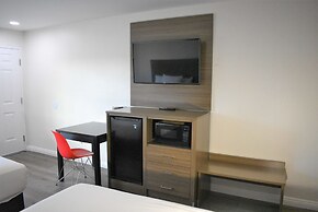 Signature Anaheim Maingate