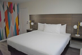 Signature Anaheim Maingate