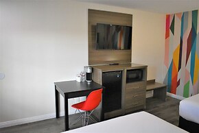 Signature Anaheim Maingate