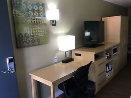 Best Western Plus South Coast Inn