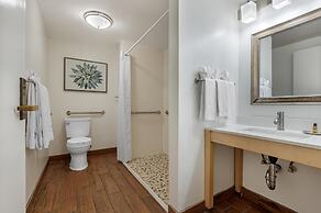 Best Western Plus South Coast Inn
