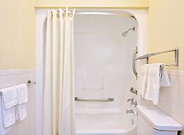 Super 8 by Wyndham Laurel