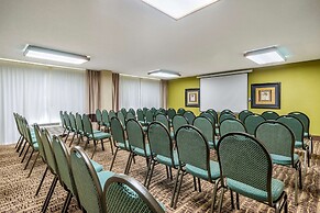 Comfort Inn & Suites St. Pete - Clearwater International Airport