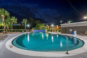 Comfort Inn & Suites St. Pete - Clearwater International Airport