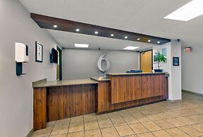 Motel 6 Oak Creek, WI