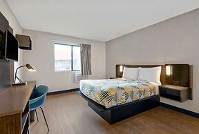 Motel 6 Oak Creek, WI