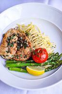 Pinnacle Hotel Harbourfront