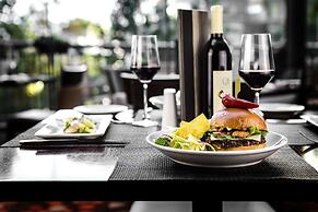 Pinnacle Hotel Harbourfront