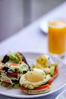 Pinnacle Hotel Harbourfront