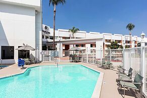 DoubleTree by Hilton Pomona