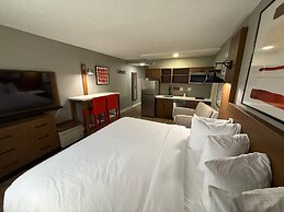 Ramada Plaza by Wyndham Albuquerque Midtown