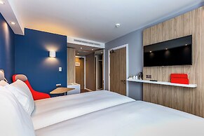 Holiday Inn Express Edinburgh City West by IHG