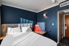Holiday Inn Express Edinburgh City West by IHG