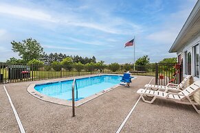 American Inn and Suites Dundee