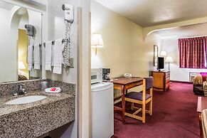 Econo Lodge Inn & Suites Albuquerque East I-40 Eubank Exit