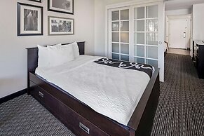 La Quinta Inn & Suites by Wyndham Anaheim