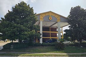 Super 8 by Wyndham Metairie