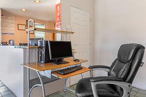 Econo Lodge Inn & Suites Socorro