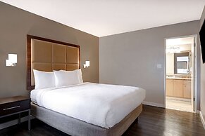 Days Inn by Wyndham Victoria Uptown