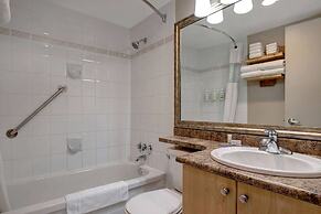 Days Inn by Wyndham Victoria Uptown