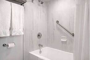 Days Inn by Wyndham Victoria Uptown