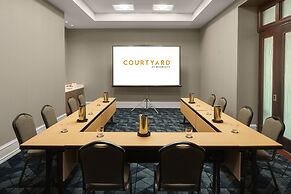 Courtyard by Marriott Chicago at Medical District/UIC