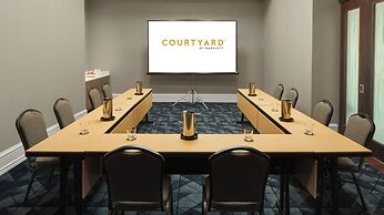 Courtyard by Marriott Chicago at Medical District/UIC