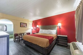 Econo Lodge San Marcos University Area