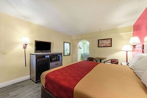 Econo Lodge San Marcos University Area