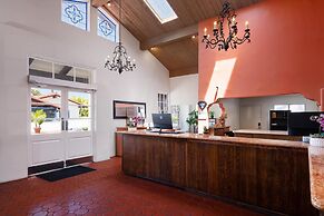 Best Western Plus Pepper Tree Inn