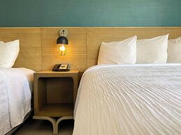 Marseilles Beachfront Hotel