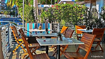 Marseilles Beachfront Hotel