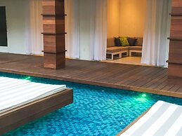 Marseilles Beachfront Hotel