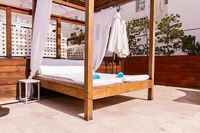 Marseilles Beachfront Hotel