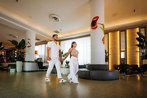 Marseilles Beachfront Hotel