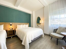 Marseilles Beachfront Hotel