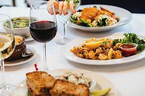 Holiday Inn Cleveland-Mayfield by IHG