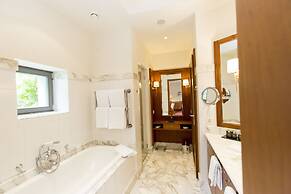 Schloss Mönchstein Hotel