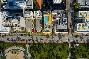 Leslie Hotel Ocean Drive