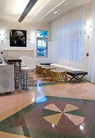 Leslie Hotel Ocean Drive