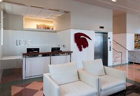 Leslie Hotel Ocean Drive