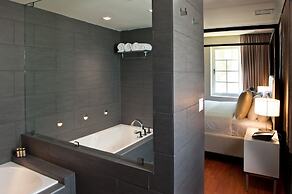 Leslie Hotel Ocean Drive