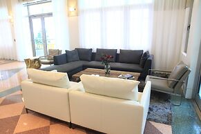 Leslie Hotel Ocean Drive