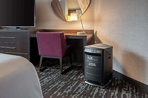 Embassy Suites by Hilton Crystal City National Airport